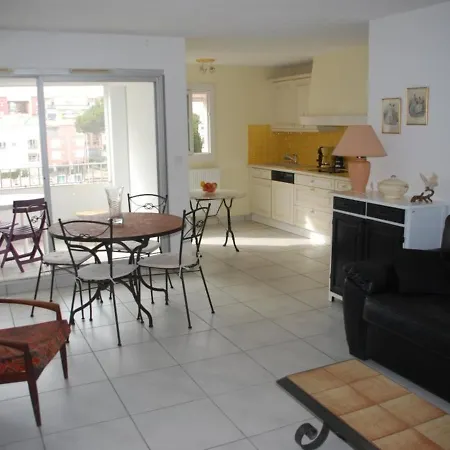 Bel A Cap D'agde, Plage Et Port A Pied, Piscine, Parking, 2 Chambres, Loggia Ombragee - Fr-1-723-81 Апартаменти
