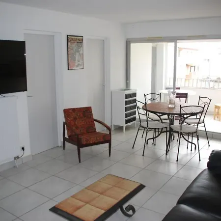 Апартаменти Bel A Cap D'agde, Plage Et Port A Pied, Piscine, Parking, 2 Chambres, Loggia Ombragee - Fr-1-723-81